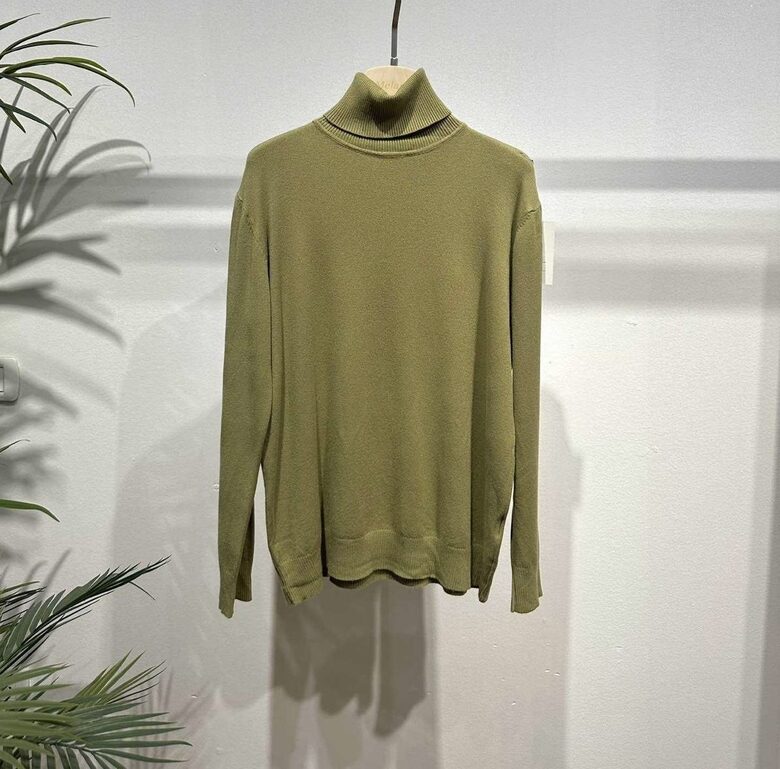 Džemperis - bītlene ar augsto apkakli un viskozi Haki Universāls izmērs 